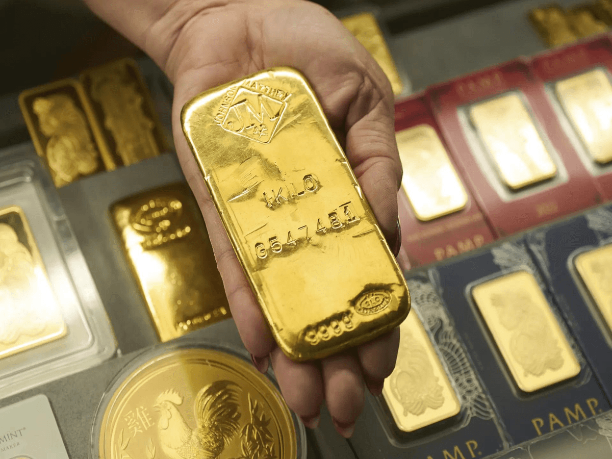 Gold set for a weekly drop as traders assess Fed signals