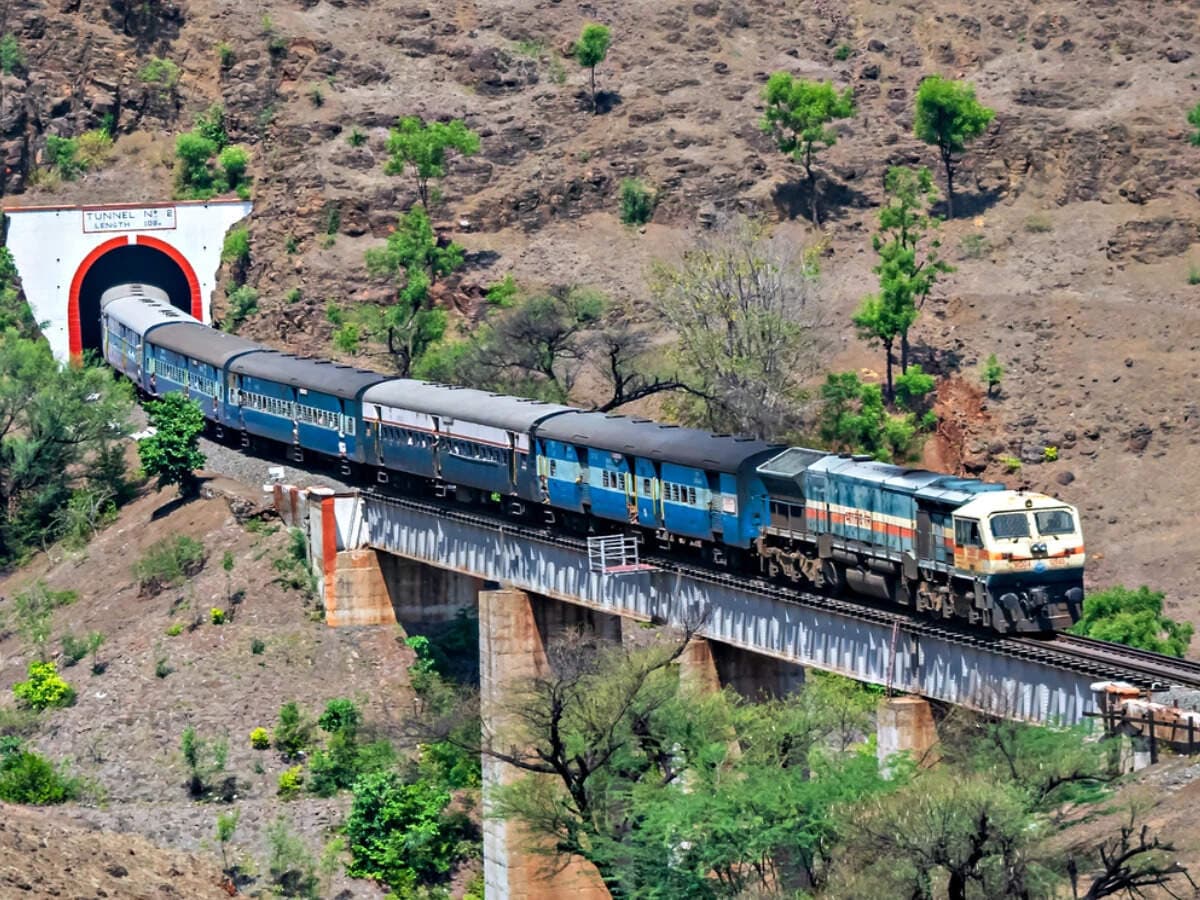 Railways will replace 500 kg of LPG &amp; 2,500 litres of diesel daily with PNG at 22 sites under IGL deal; Delhi, New Delhi and Anand Vihar among stations covered