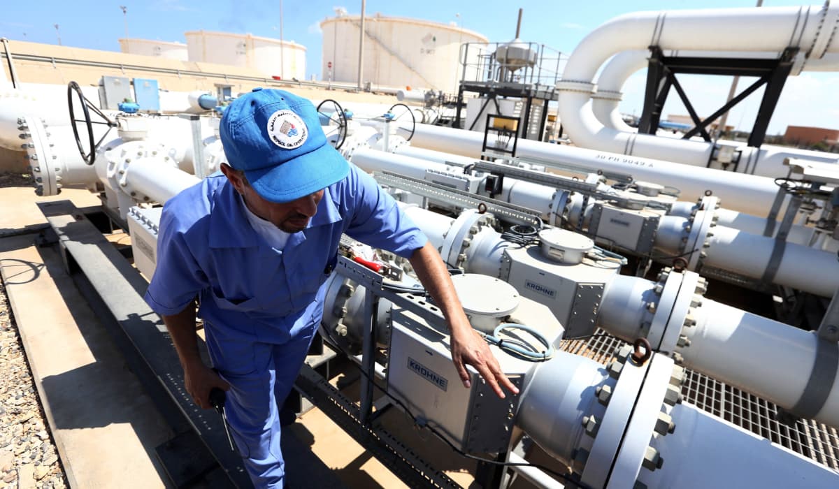 Libya's NOC says armed group shuts off pipeline linking Hamada oilfield and Zawiya refinery