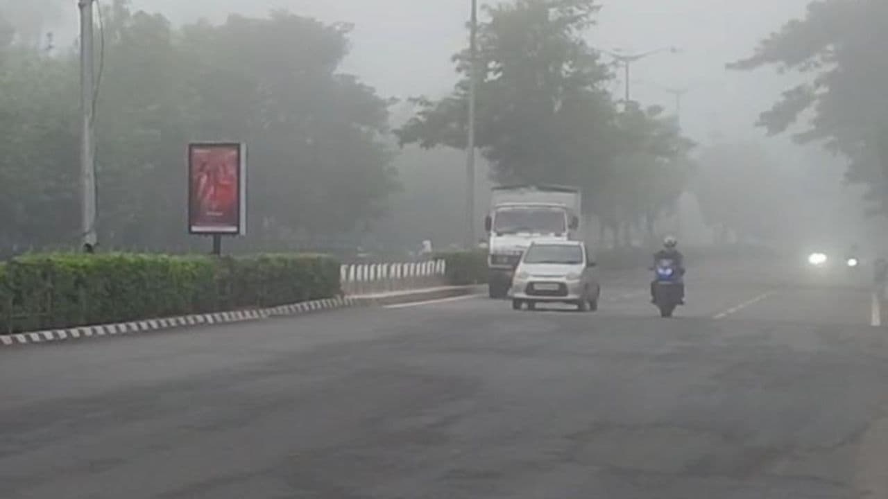 Bhubaneswar witnesses first fog of the year, traffic hit by poor visibility in Jagatsinghpur