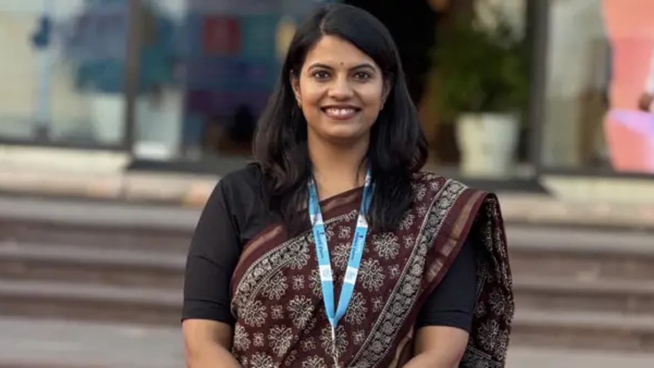 6 ಬಾರಿ UPSC ಕೈಕೊಟ್ಟರೂ ಕುಗ್ಗಲಿಲ್ಲ; 30ರ ವಯಸ್ಸಿನಲ್ಲಿ ಹೊಸ ಆರಂಭ, 900 ಮಕ್ಕಳ ಬದುಕಿಗೆ ಬೆಳಕಾದ ಯುವತಿ!
