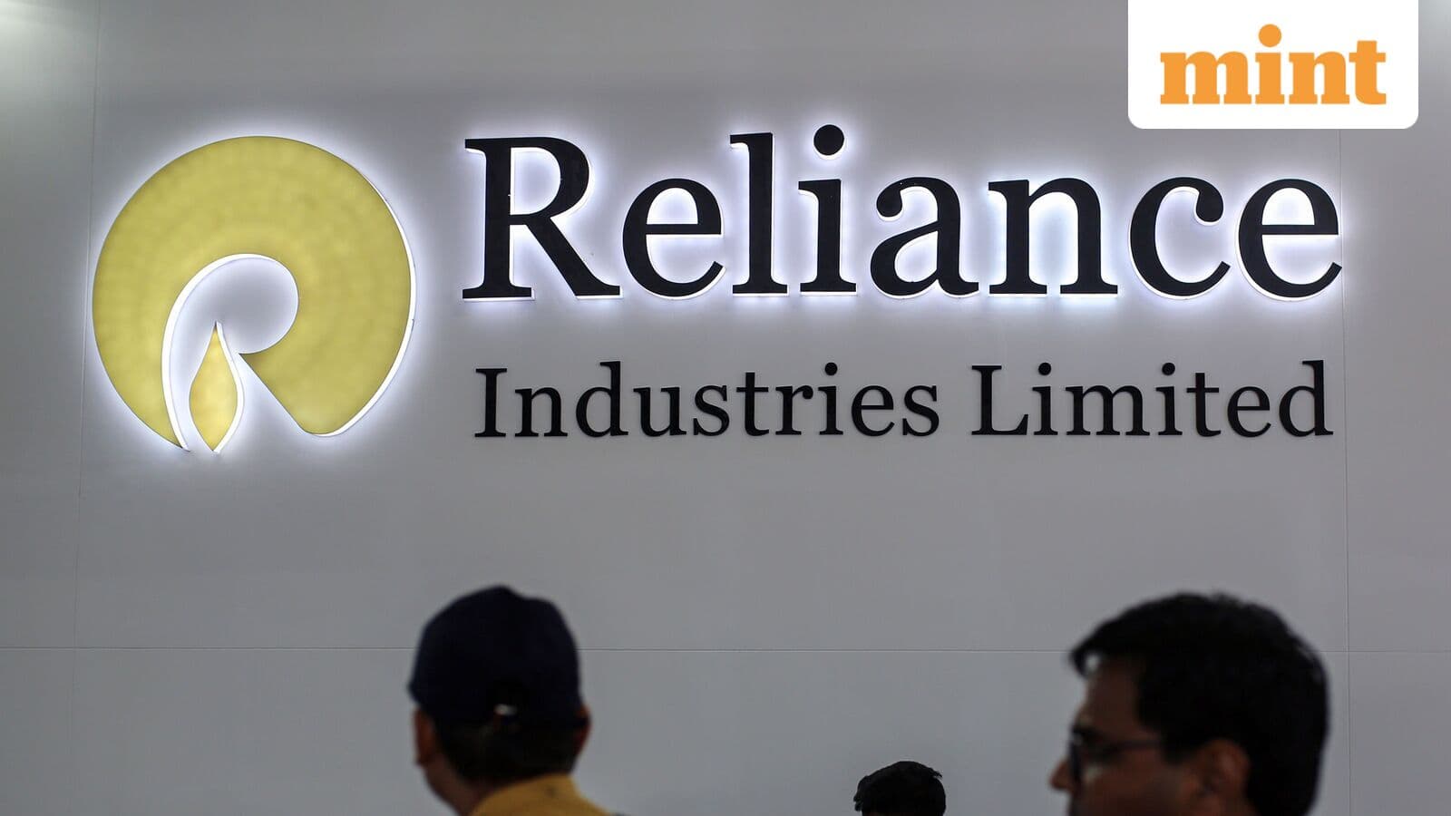 Reliance posts 40% rise in quarterly profit